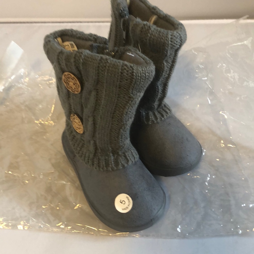 Brand-new grey UGG style baby boots new